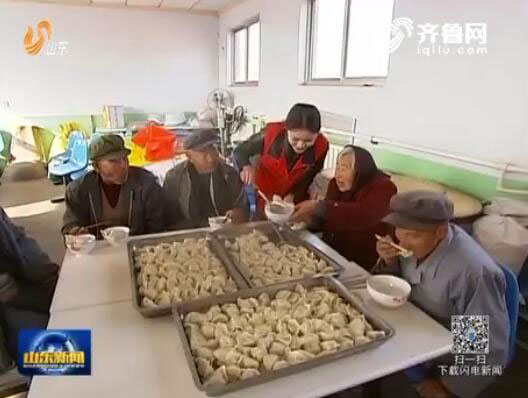 志愿者跟敬老院的老人們一起過周末