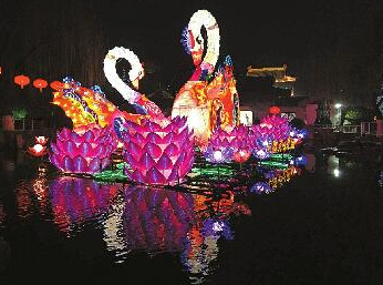 濟(jì)南趵突泉迎春花燈會開燈 楓溪水面現(xiàn)“百鳥朝鳳”