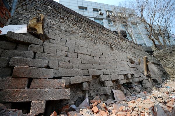 濟南最后一段古城墻“露臉” 墻高約5米長約14米