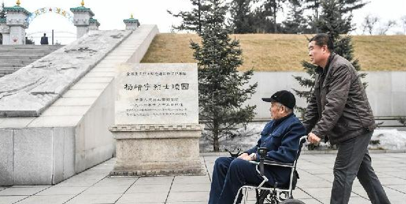 （新華全媒頭條·圖文互動）（1）父與子，60年：守護英雄到白頭——抗戰英雄徐振明一家兩代守護楊靖宇陵園紀實