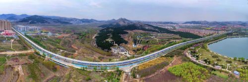 穿越春天的高空“地鐵” 濟南地鐵R1線在春天的畫卷中穿行