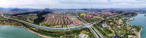 穿越春天的高空“地鐵” 濟南地鐵R1線在春天的畫卷中穿行