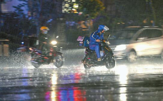 濟南昨天被“閃”18次 明起又開“小灶”最高溫飆至30℃+