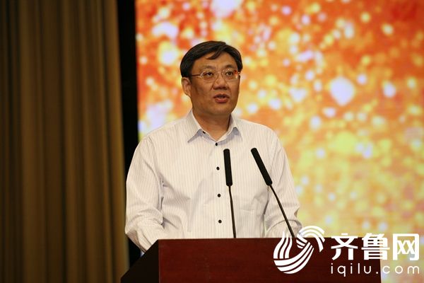 省委副書記、濟南市委書記王文濤出席首場報告會并講話