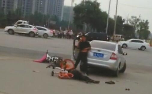 濟南女子街頭被前夫捅10多刀 仨小伙出手奪刀救人