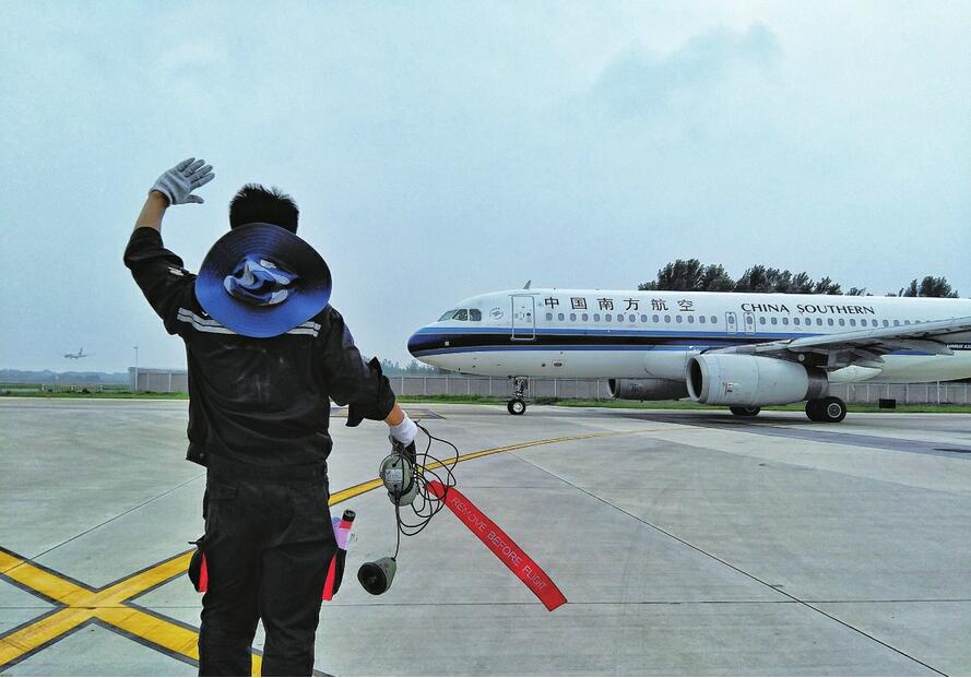 致敬高溫下的勞動者！揮汗如雨的臉龐 最美的勞動頌歌